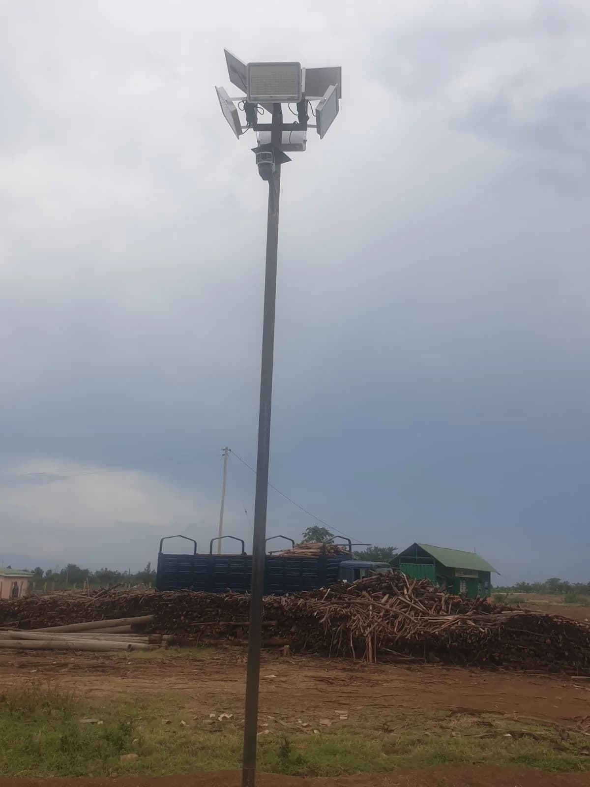 Solar floodlight mast installation